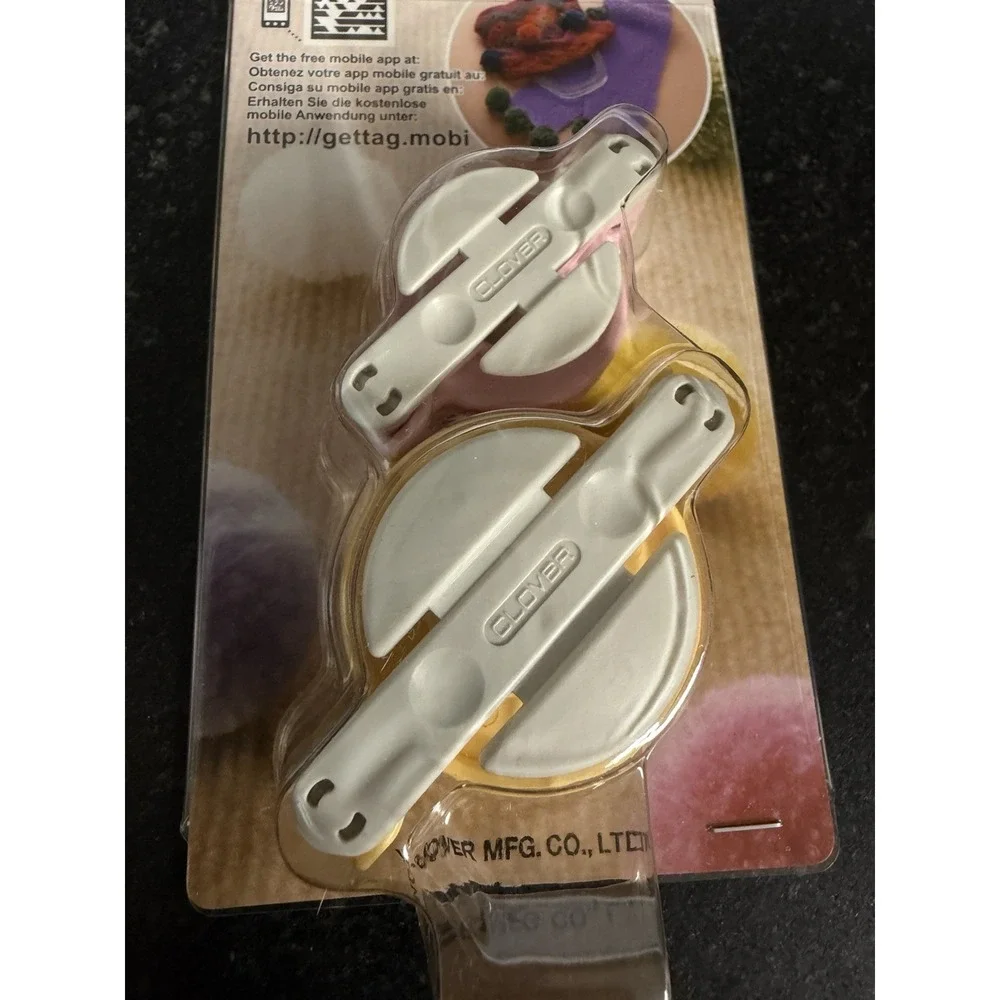 Clover Pom-Pom Maker Small Set 2 Sizes 1-3/8
